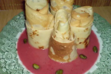 Сливочные блинчики  с клубнично-кокосовым вареньем
