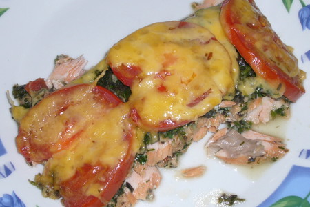 Фото к рецепту: Форель под маслиново-базиликовой шубкой.