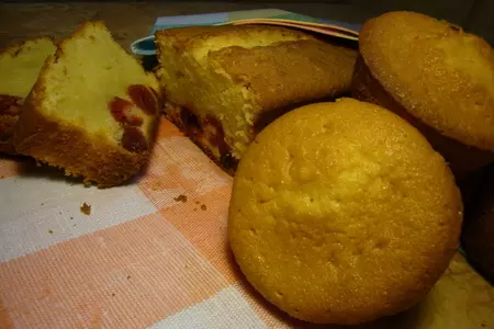 Сметанные кексы с вяленой вишней.