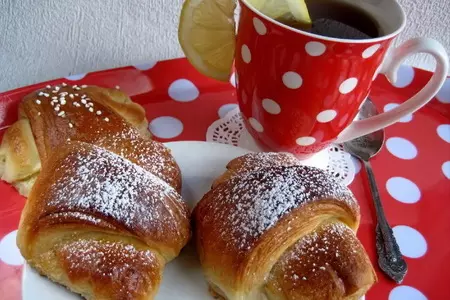 Слоеные булочки с сыром