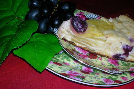 Творожно-яблочная запеканка с виноградом и кешью