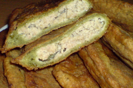 Фото к рецепту: Чебуреки с базиликом и мясом индейки