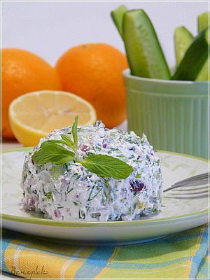 Египетский салат с сыром Фета, мятой и укропом: рецепт и полезные свойства