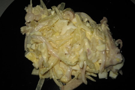 Фото к рецепту: Салат с кальмаром (секрет приготовление кальмара)