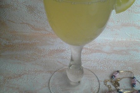 Лимонно-имбмрный напиток с белой смородиной