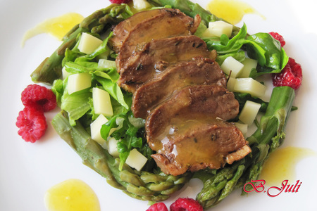 Фото к рецепту: Теплый салат с утиной грудкой