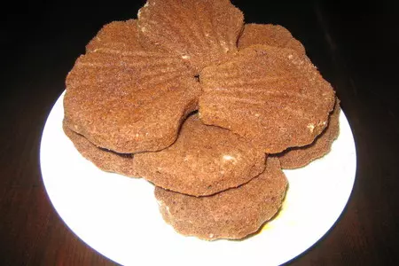 Шоколадные мадлен с корицей