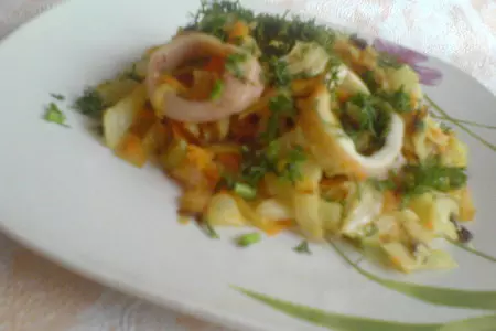 Солянка на сковороде с кальмарами