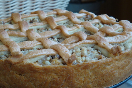Фото к рецепту: Яблочный пирог -киш,с ореховой крошкой