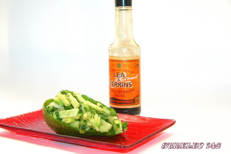 Фото к рецепту: Зеленый салат с соусом «ворчестер».