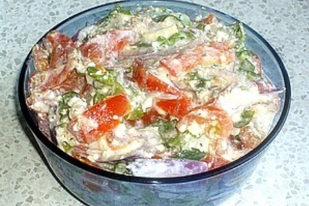 Салат из помидоров с творогом