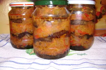 Обжаренные баклажаны с овощами.