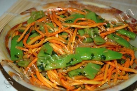 Фото к рецепту: Салат из зеленой фасоли и моркови