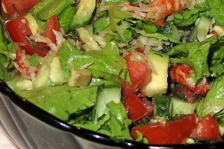 Фото к рецепту: Салат с раковыми шейками