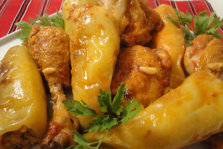 Фото к рецепту: Курица с перцем /рецепт выходного дня/