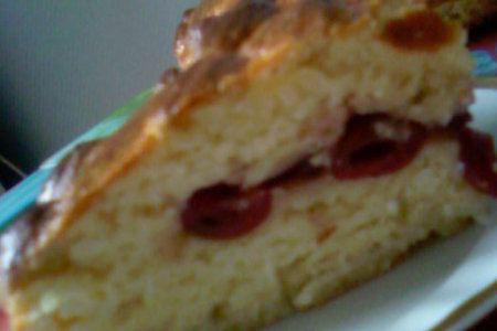 Фото к рецепту: Пирог с черешней на творожном тесте " на солнечной поляночке"