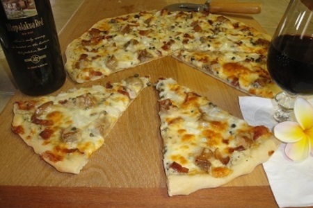 Фото к рецепту: Пицца с тунцом