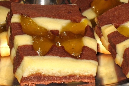 Полосатое печенье с начинкой из манго
