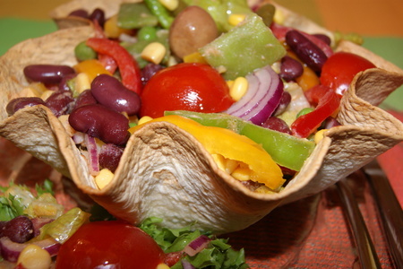 Фото к рецепту: Летний   салат в стиле "мексикано"
