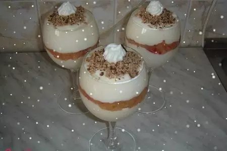 Творожный десерт с персиками
