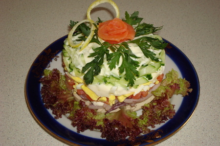 Фото к рецепту: Слоеный салат" царь морской" для любителей майонеза