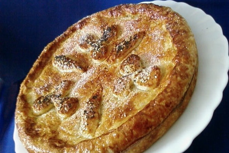 Слоеный пирог с ванильным кремом и ревенем