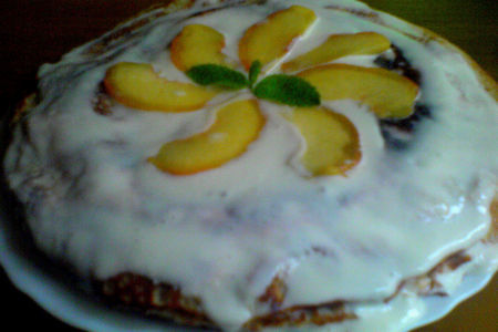 Фото к рецепту: Блинный торт с персиками