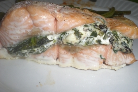 Фото к рецепту: Запечённые фаршированые филе лосося.