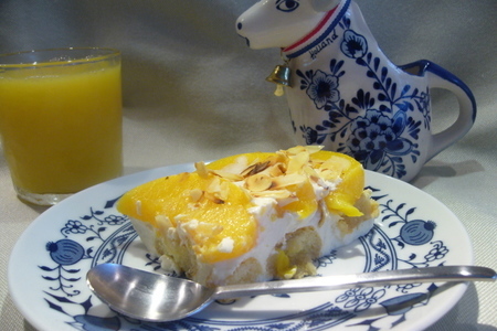 Фото к рецепту: Персиковый десерт-пирог без особых хлопот (без выпечки)