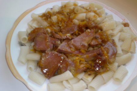 Фото к рецепту: Язычки, тушёные в сливочном пикантном соусе с овощами