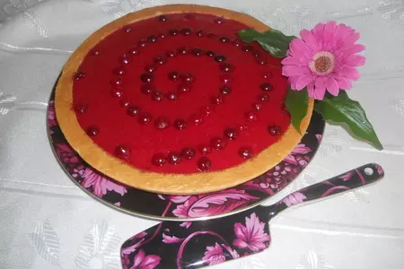 Открытый пирог с клюквой