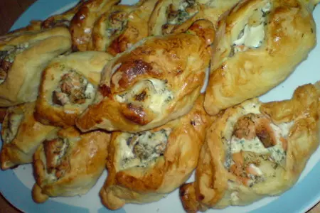 Расстегаи с белой и красной рыбой