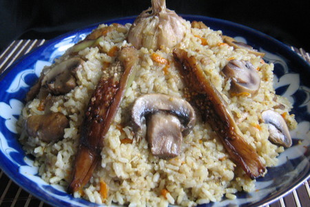 Рис с баклажанами и шампиньонами "по-пловски".