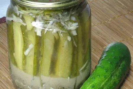 Огурцы с чесноком и перцем