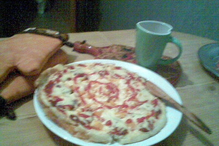 Фото к рецепту: Крутой колбас+тертый сыр=картофельная пицца