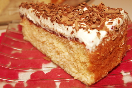 Фото к рецепту: Манно-молочный бисквит и торт из него