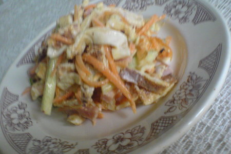 Фото к рецепту: Салат  с корейской морковкой.