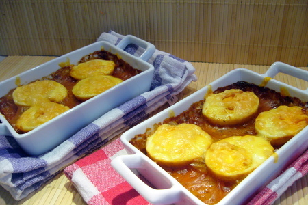 Фото к рецепту: Яйца, запеченные в пикантном томатном соусе