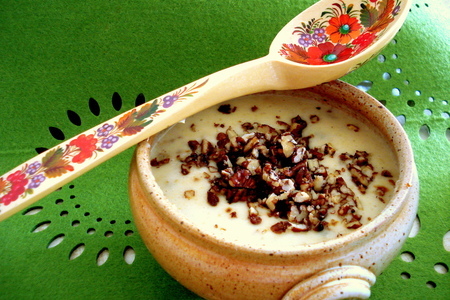 Фото к рецепту: Суп тыквенно-айвово-яблочный с орехами "осенний бархат"