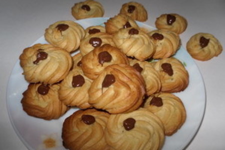 Фото к рецепту: Песочное печенье с шоколадом
