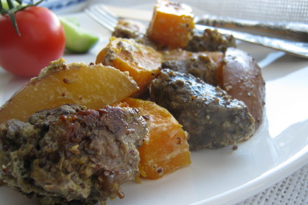 Мясо  запечённое с овощами в горчичном соусе.