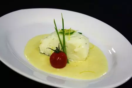 Паровой чилийский си-бас с соусом сабайон