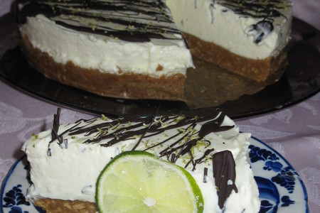 Фото к рецепту: Имбирно-лаймовый пирог(без выпечки)