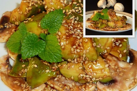 Фото к рецепту: Салат из авокадо и свежих шампиньонов