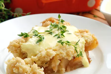 Яблочный крамбль с тимьяновым кремом (apple crumble with thyme custard)