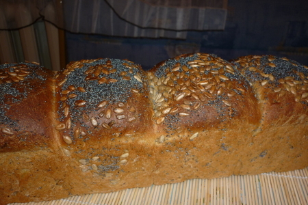 Хлеб с ржаной мукой, семечками и маком