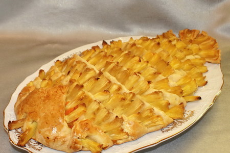 Пирог с рыбой и ананасом