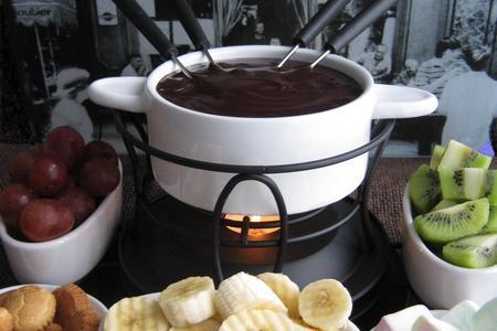 Фото к рецепту: Шоколадное фондю - "очарование"(charme).