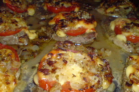 Фото к рецепту: Мясо из духовки в винно-луково-сливочно- соусе  "sorento-style“
