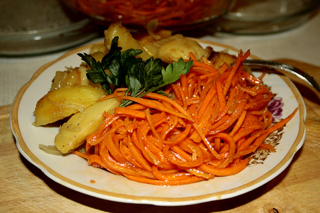 Фото к рецепту: Не совсем "корейская" морковка :)